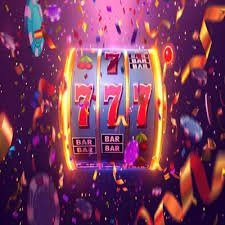 iwebt Casino Mobile APP Live Dealer HD Stream Myanmar ကစားသူများ ဖုန်းမှ ကစားနေသောပုံ