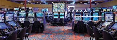 iwebt Casino Wave Money KBZPay AYA Pay Myanmar MMK ငွေသွင်း ငွေထုတ် ဆောင်ရွက်နေသောပုံ